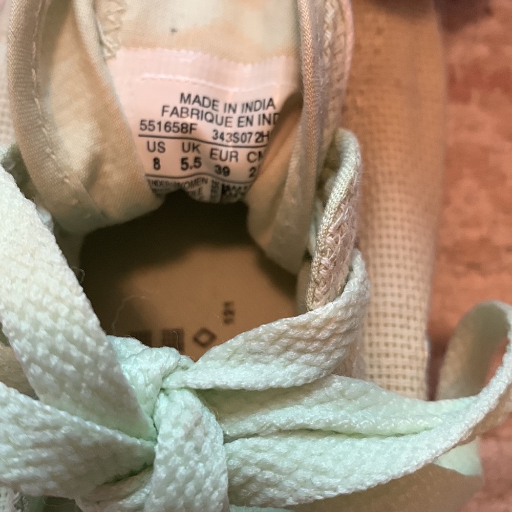 Converse - Picture 7 of 8